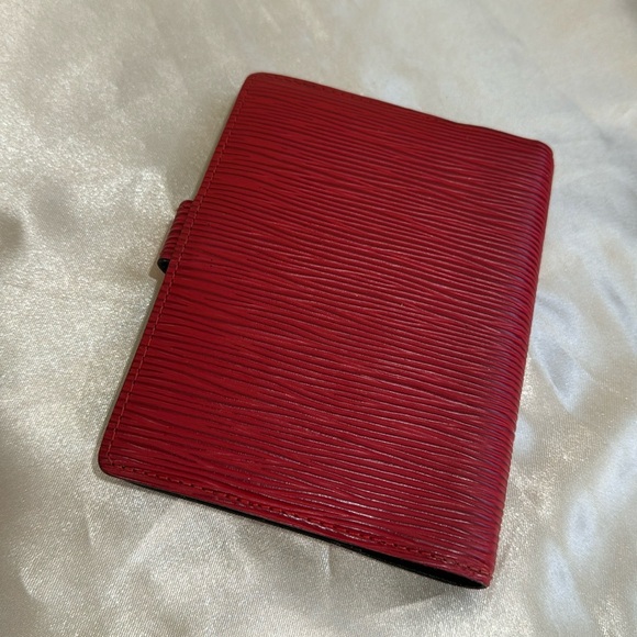 Louis Vuitton Epi Small Ring Agenda - Picture 6 of 8